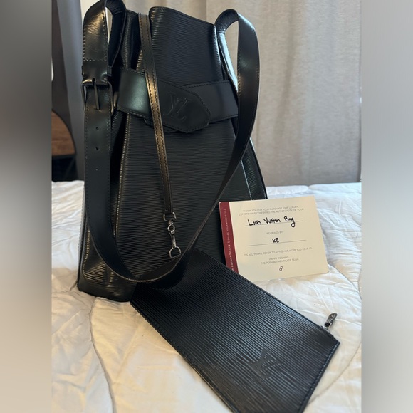 Louis Vuitton Vintage Epi Leather Sac
D'epaule GM Shoulder Bag
SKU 215913 - Picture 2 of 14